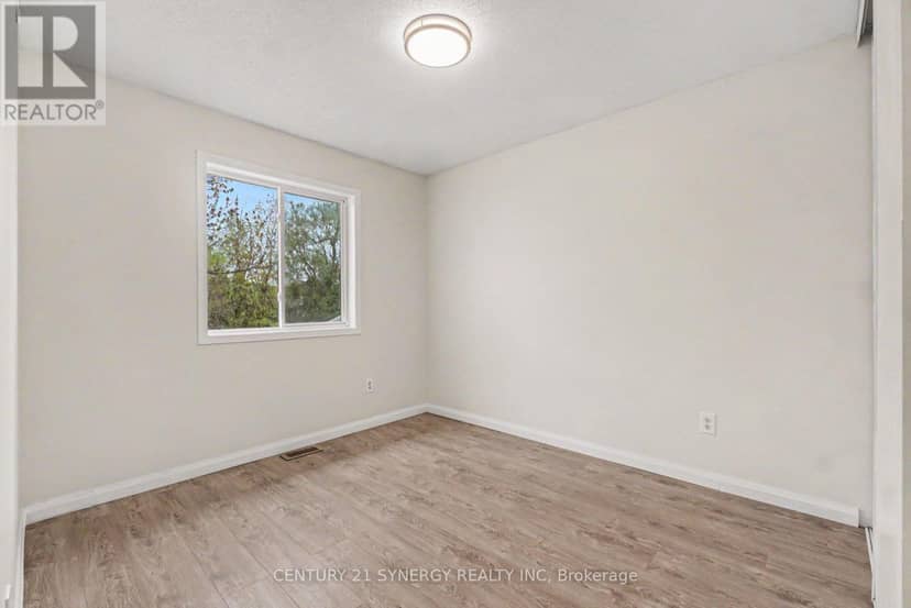 54 Meadowcroft Crescent — photo 23 of 39