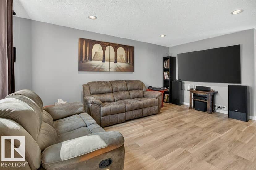 4624 36 AV NW, Edmonton, photo 2