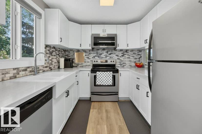 4624 36 AV NW — photo 9 of 40