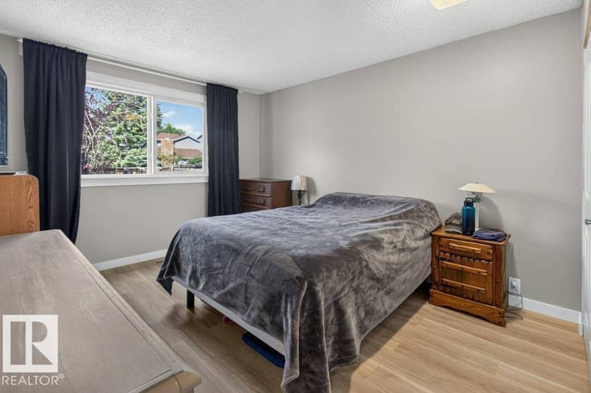 4624 36 AV NW — photo 14 of 40