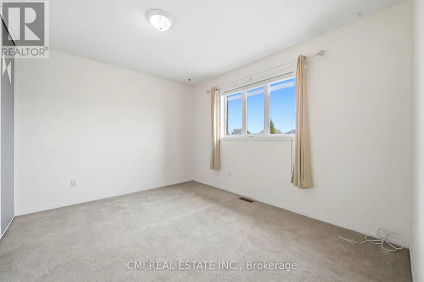 366 Marshall Crescent — photo 18 of 40