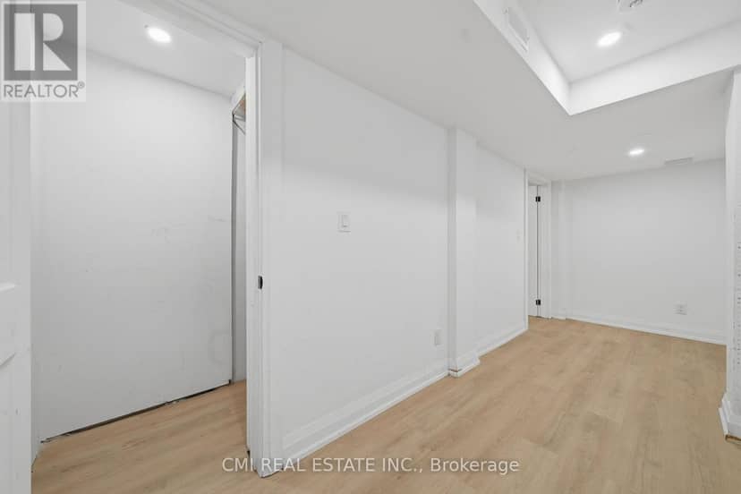 366 Marshall Crescent — photo 32 of 40