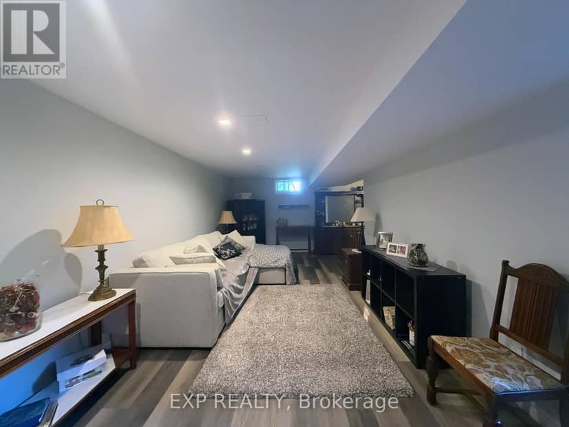 82 Lacey Crescent — photo 19 of 32