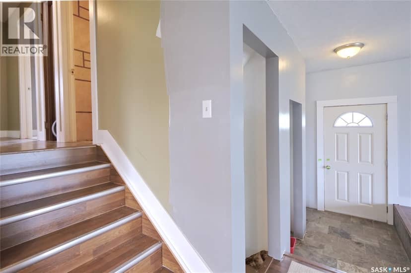 333 Dominion BAY, Central Butte, photo 7