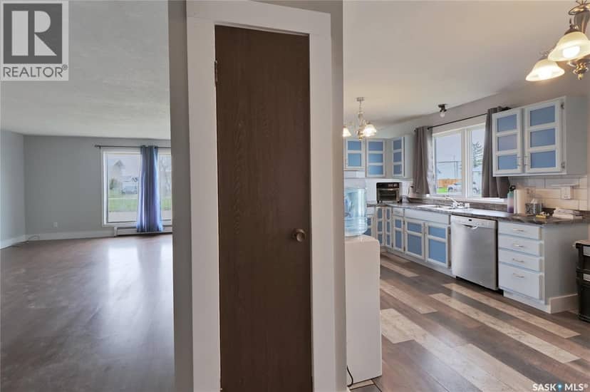333 Dominion BAY, Central Butte, photo 4