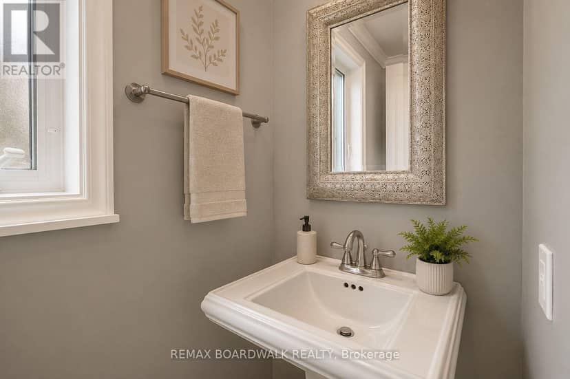 561 Aquaview Drive — photo 17 of 32