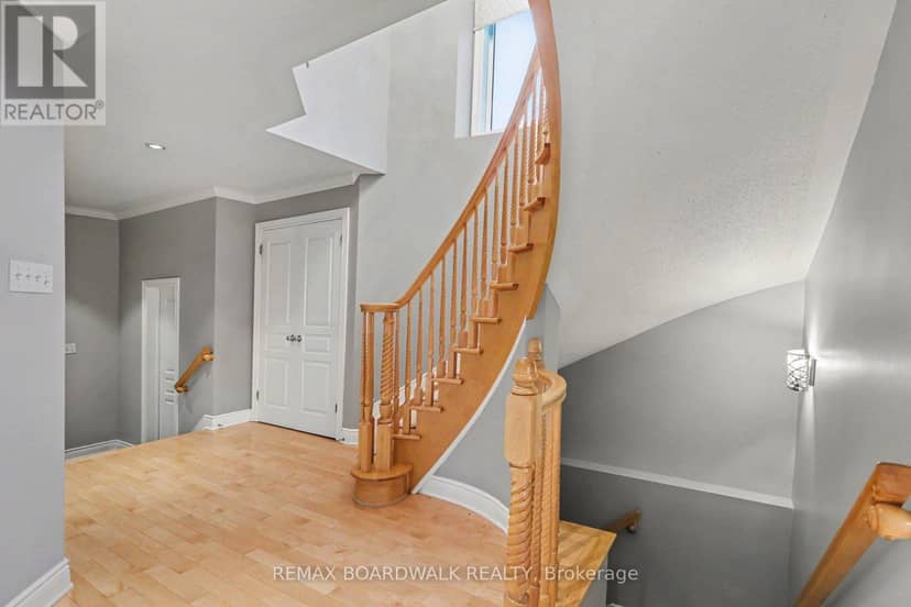 561 Aquaview Drive — photo 6 of 32