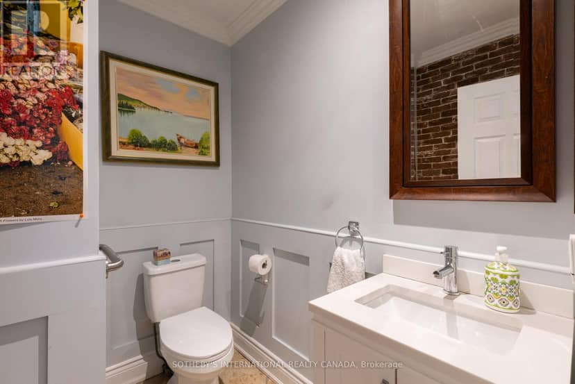 960A The Queensway — photo 6 of 40