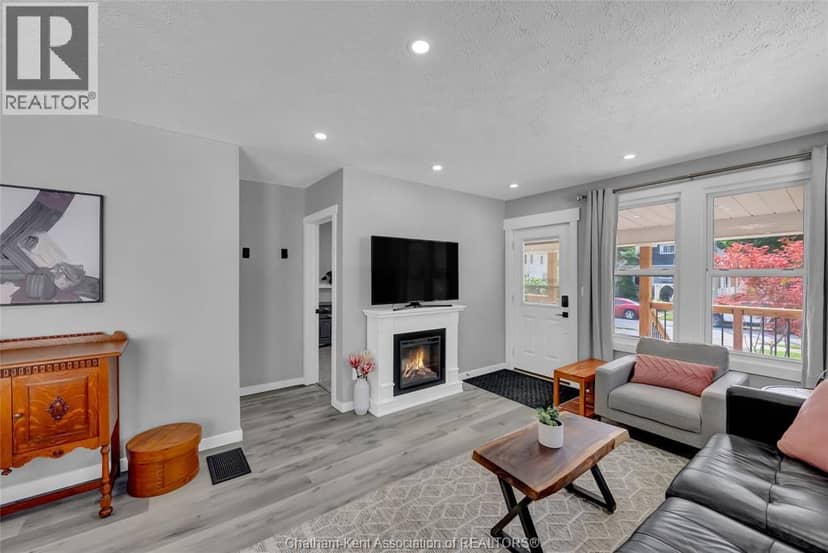 71 Forest STREET — photo 4 of 40