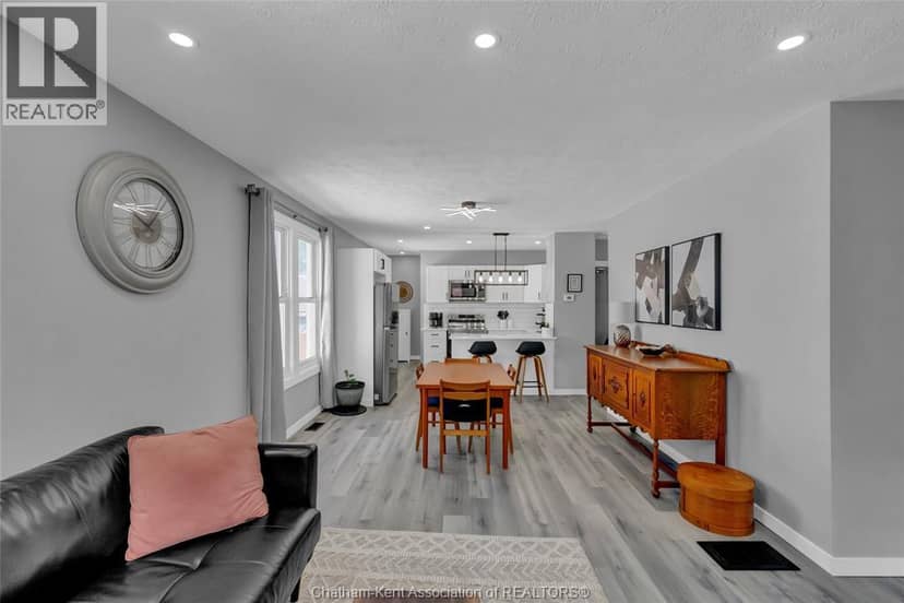 71 Forest STREET — photo 7 of 40