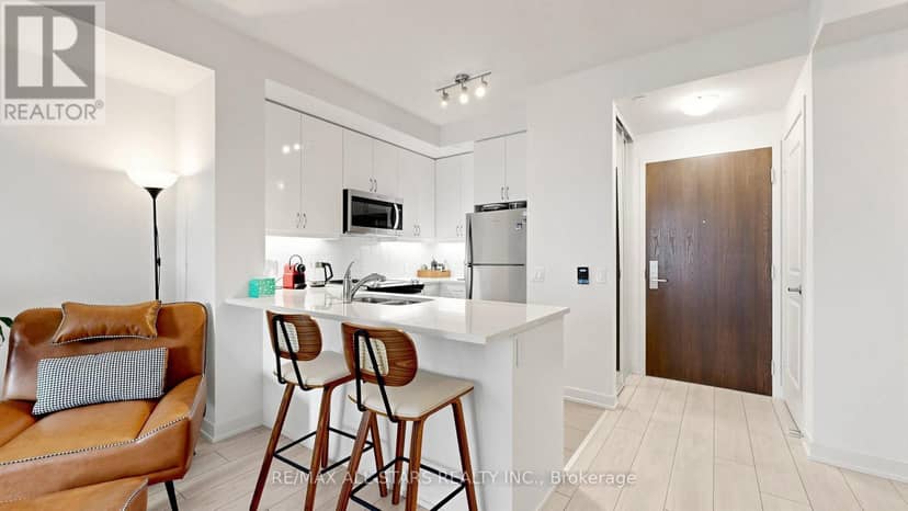 1609 - 4955 Yonge Street — photo 13 of 40