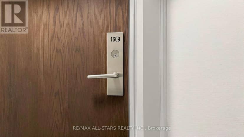 1609 - 4955 Yonge Street — photo 26 of 40