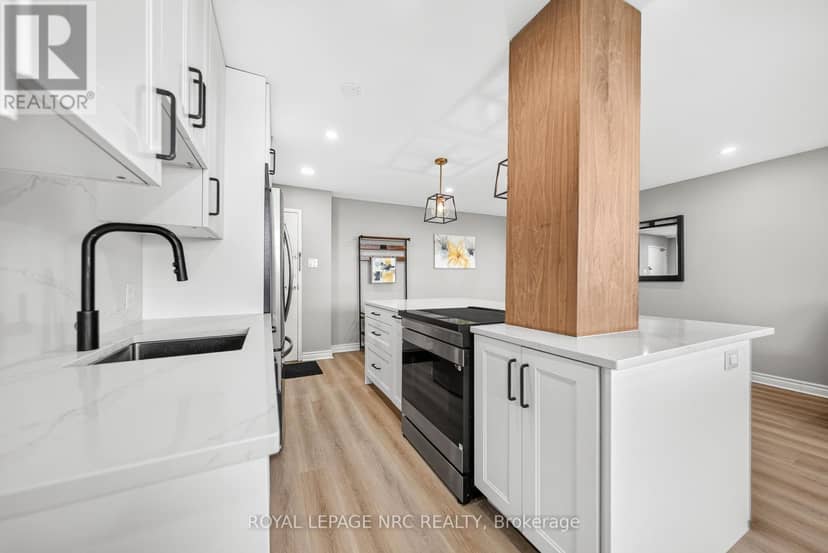 1510 - 215 Glenridge Avenue — photo 17 of 33