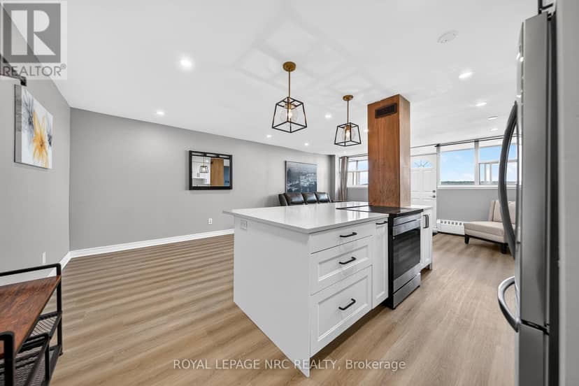 1510 - 215 Glenridge Avenue — photo 4 of 33