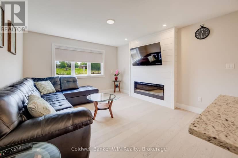430 Wellington Street E — photo 10 of 38