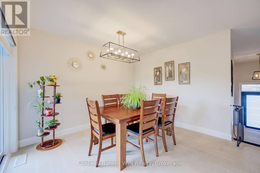 430 Wellington Street E — photo 12 of 38