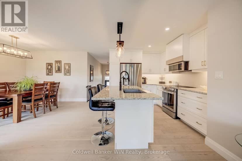 430 Wellington Street E — photo 3 of 38