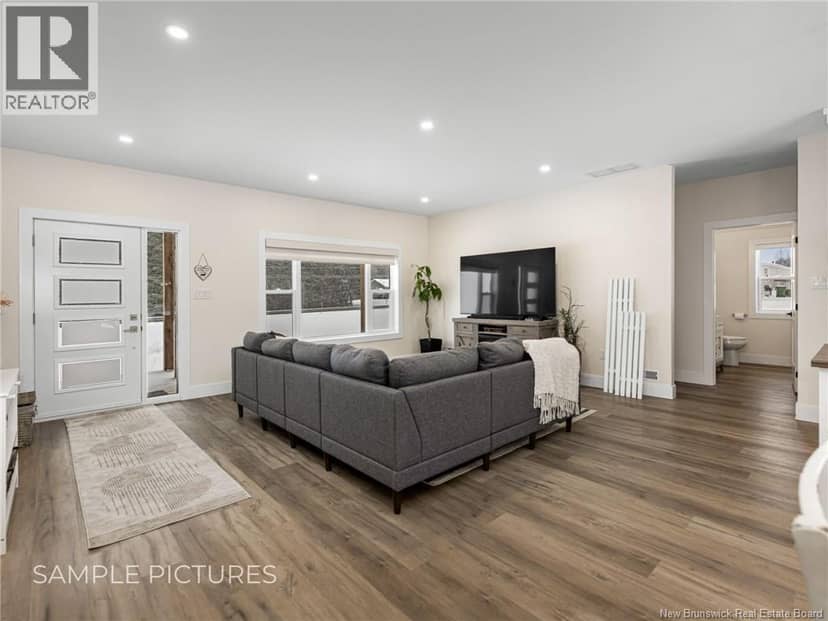 20 Normand Lane — photo 14 of 26