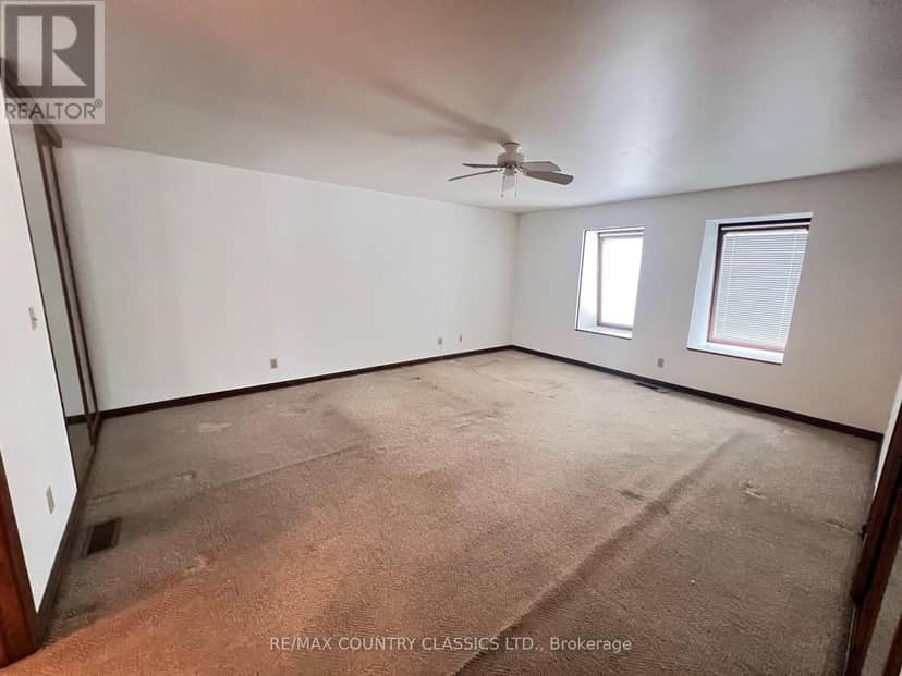 10 - 12 Flint Avenue — photo 15 of 31
