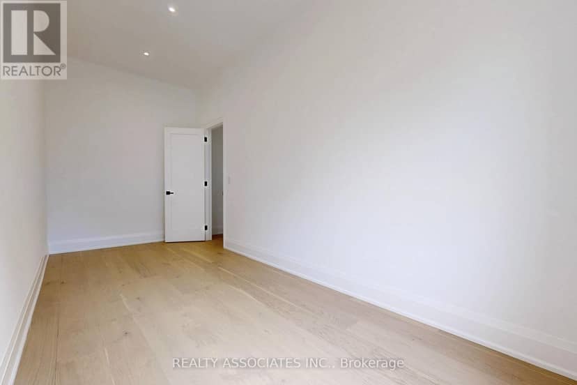 32 Cossar Avenue — photo 27 of 40