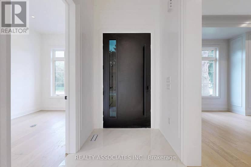 32 Cossar Avenue, Aurora, photo 3