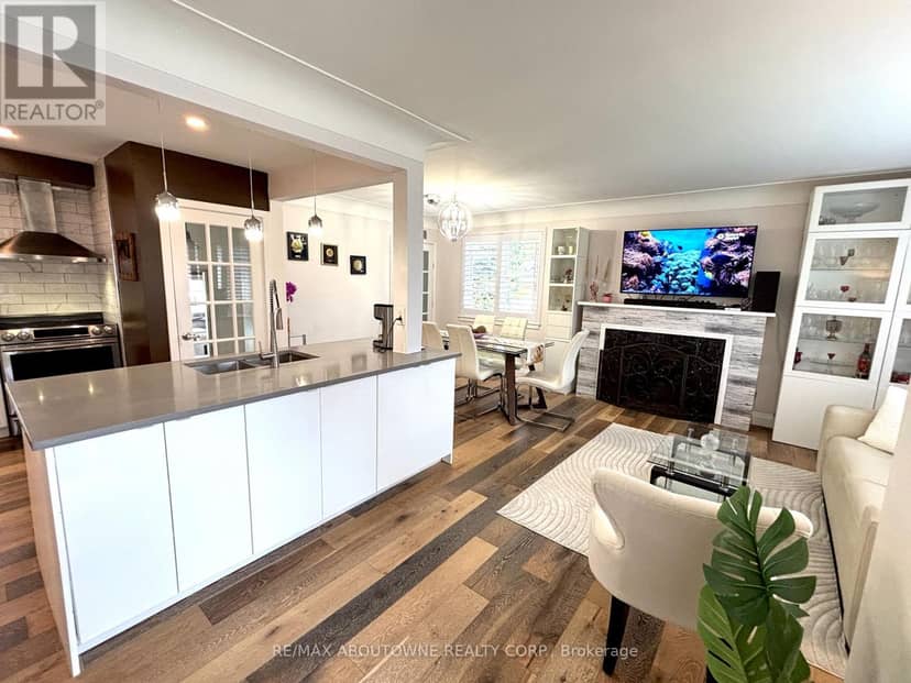 2105 Maplewood Drive — photo 14 of 40