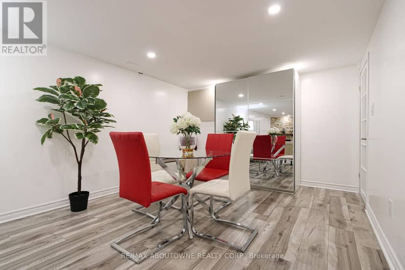 2105 Maplewood Drive — photo 33 of 40