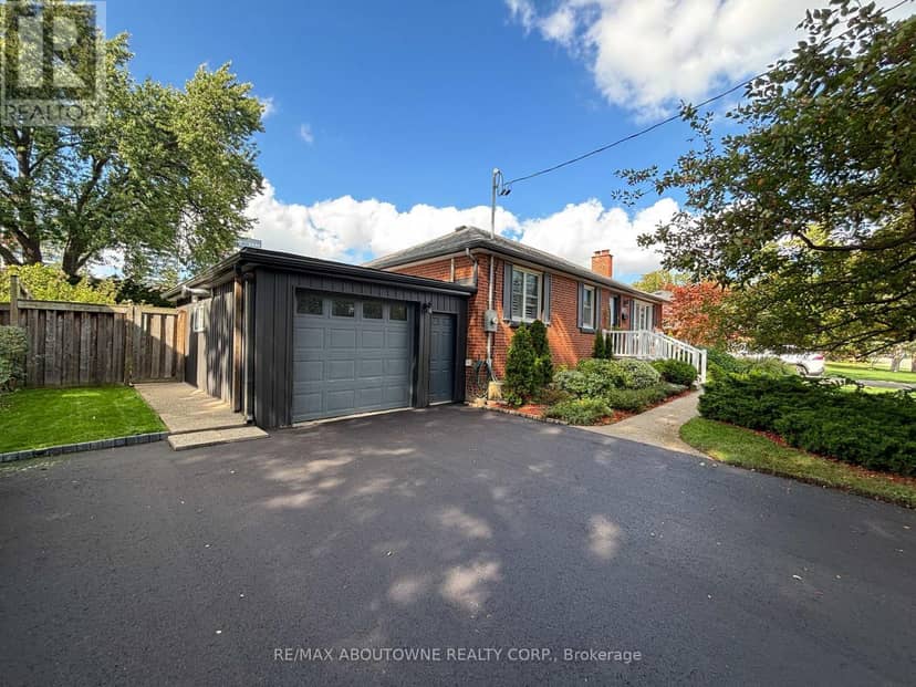 2105 Maplewood Drive, Burlington, photo 7