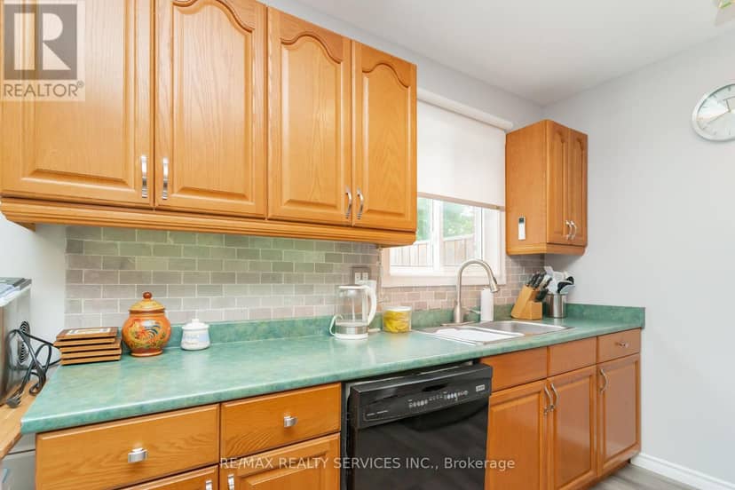 6 Lauderdale Road — photo 16 of 40