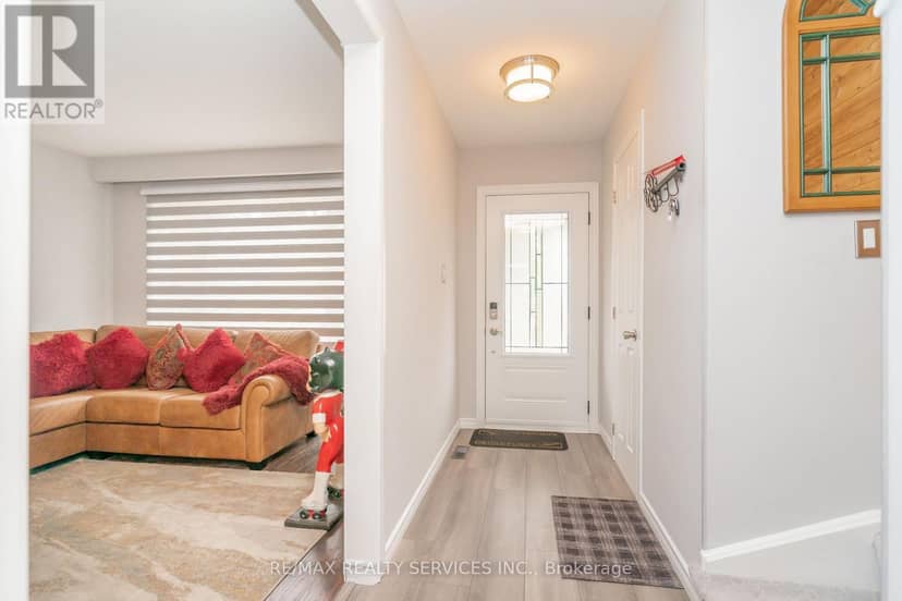 6 Lauderdale Road — photo 5 of 40