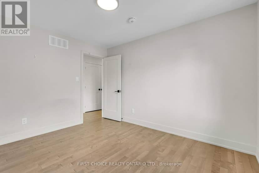 269 Queen Mary Street — photo 24 of 40