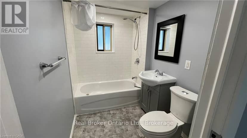 468-476 Main Street E — photo 8 of 23
