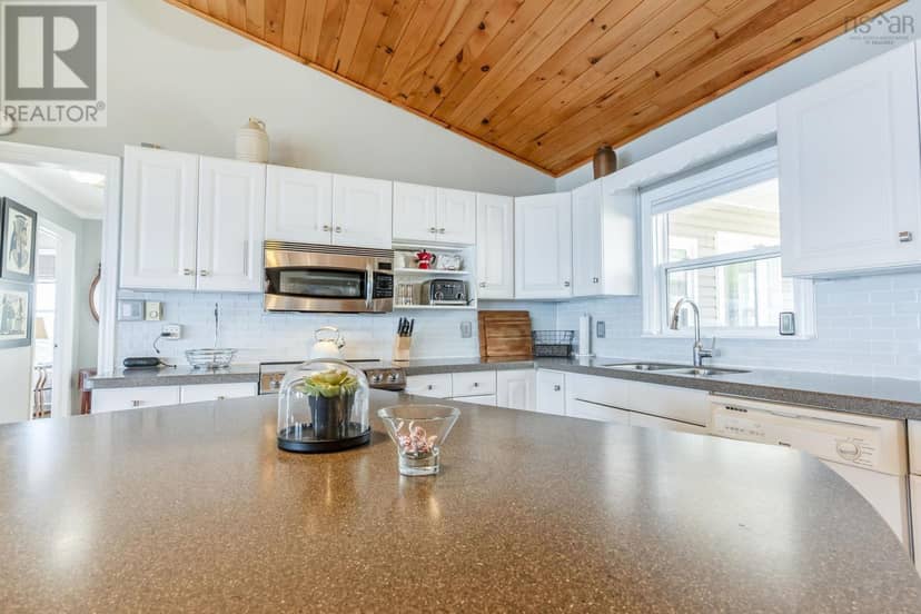 59 Sunset Avenue — photo 15 of 40