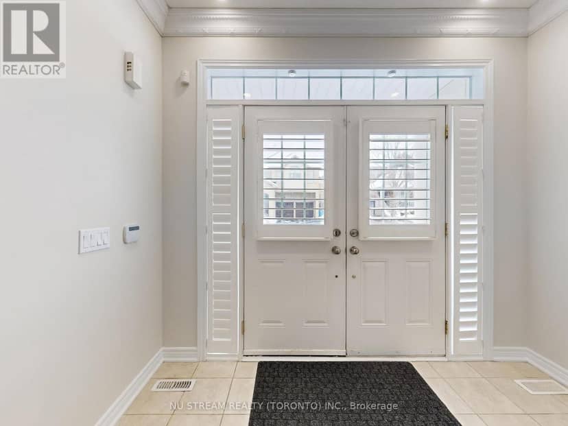 224 Aspenwood Drive, Newmarket, photo 2