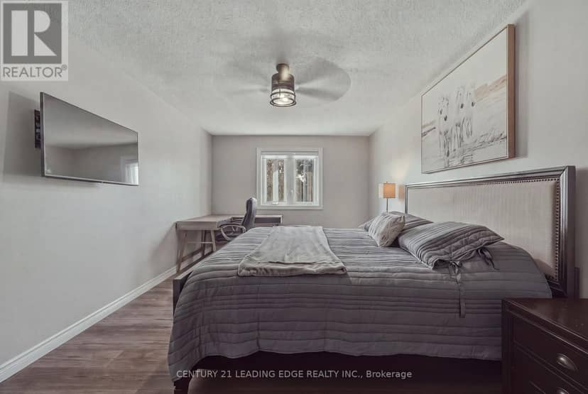 1100 Maclean Street — photo 2 of 40