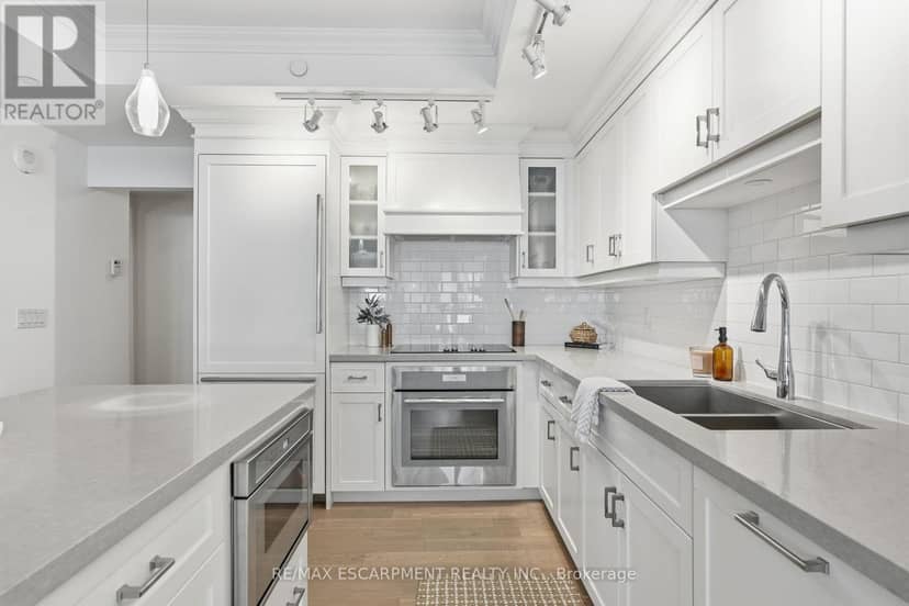 310 - 2060 Lakeshore Road — photo 13 of 40
