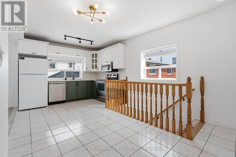 1049 Glencairn Avenue — photo 14 of 29