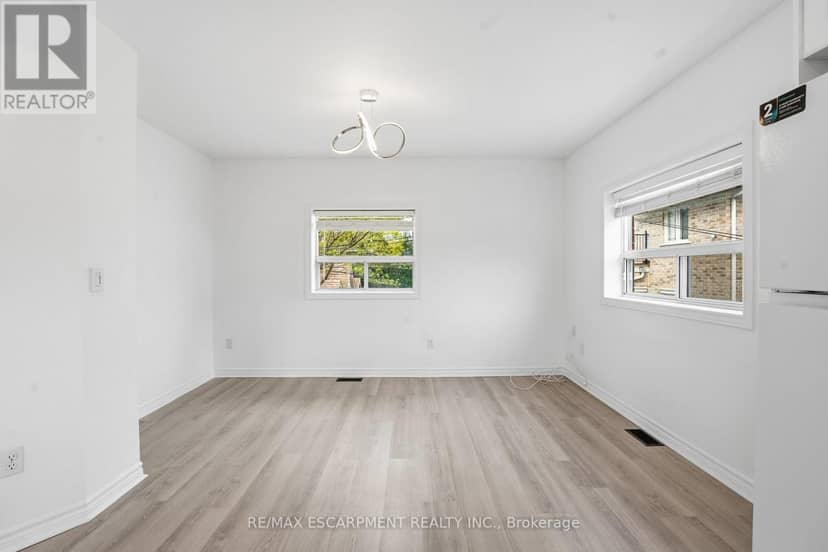 1049 Glencairn Avenue — photo 15 of 29