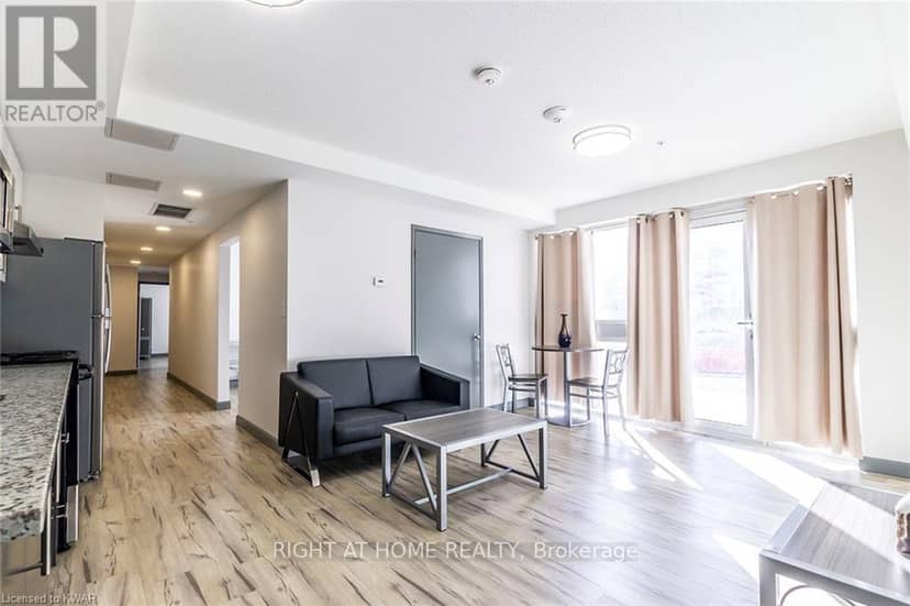 215 - 258B Sunview Street — photo 3 of 11