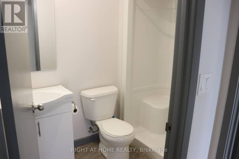 215 - 258B Sunview Street — photo 8 of 11