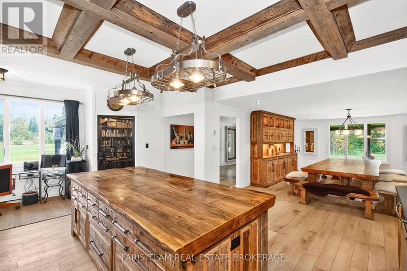 1076 Beaver Lane — photo 8 of 40