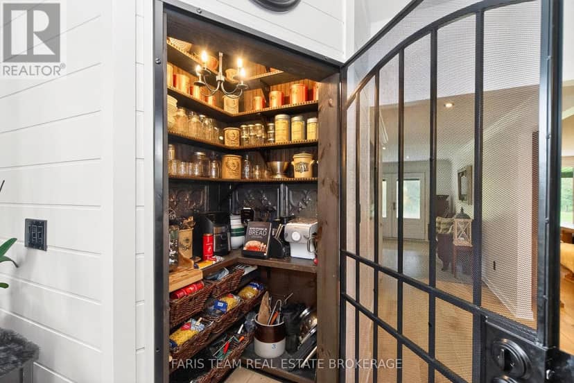 1076 Beaver Lane — photo 12 of 40