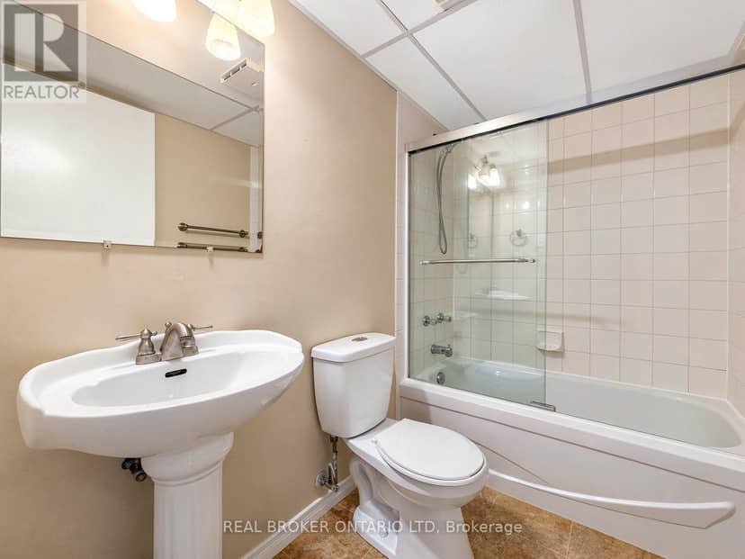 315 - 521 Riverside Drive — photo 13 of 17