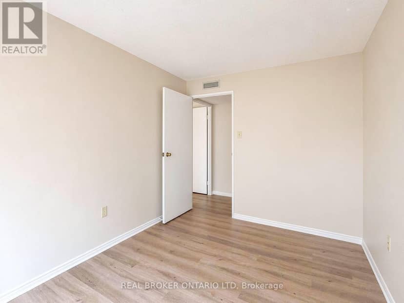 315 - 521 Riverside Drive — photo 15 of 17