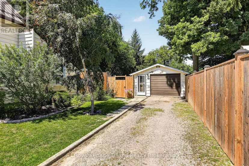 257 Hunter Street — photo 3 of 38