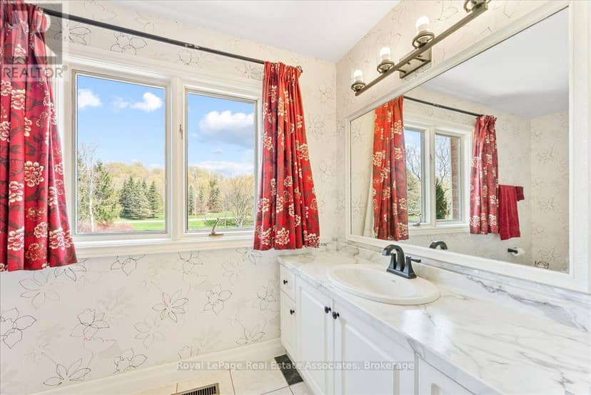 4 Wolf Crescent — photo 23 of 32