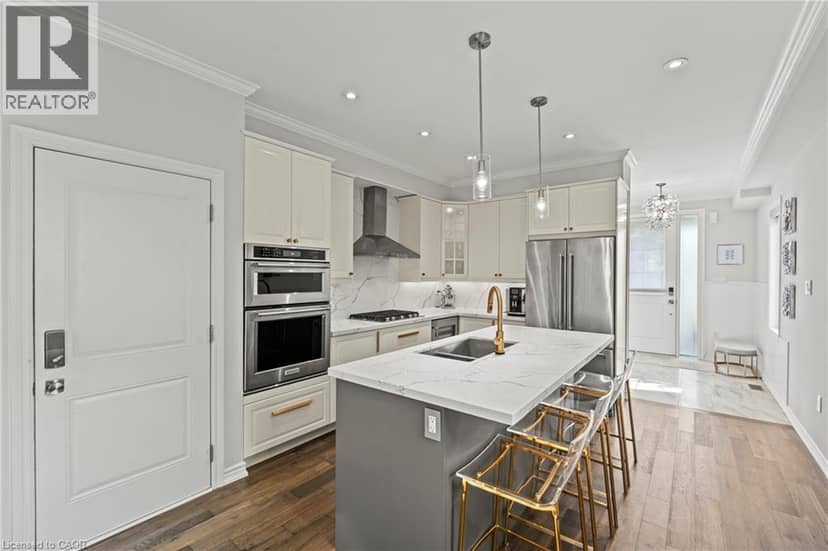 130 W JOHN Street W — photo 6 of 40