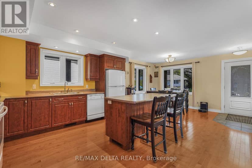 2567 Cleroux Crescent — photo 12 of 35