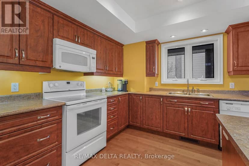2567 Cleroux Crescent — photo 13 of 35