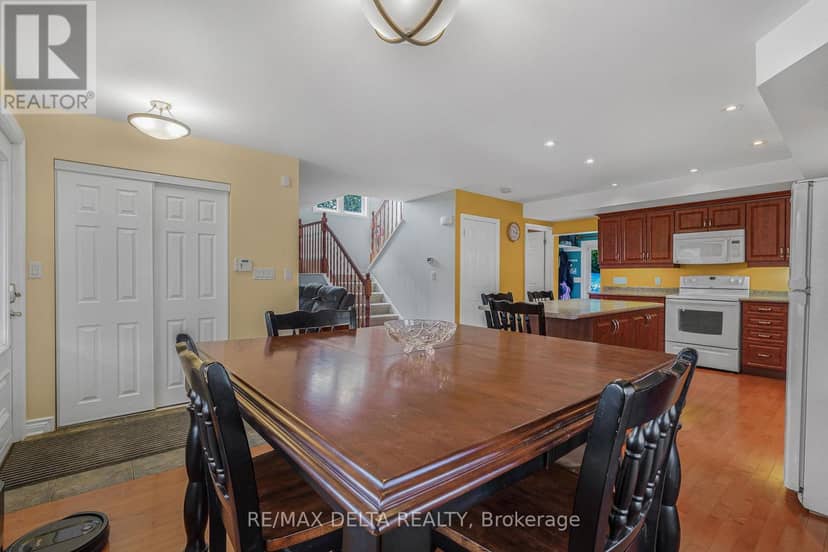 2567 Cleroux Crescent — photo 6 of 35